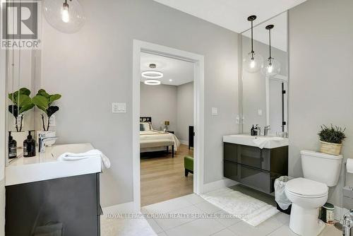 2208 Red Thorne Avenue, London, ON - Indoor Photo Showing Bathroom