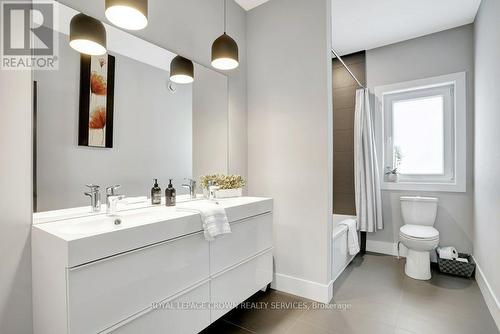 2208 Red Thorne Avenue, London, ON - Indoor Photo Showing Bathroom