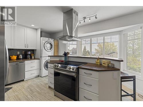 2114 Fleming Place, Kamloops, BC - Indoor Photo Showing Kitchen