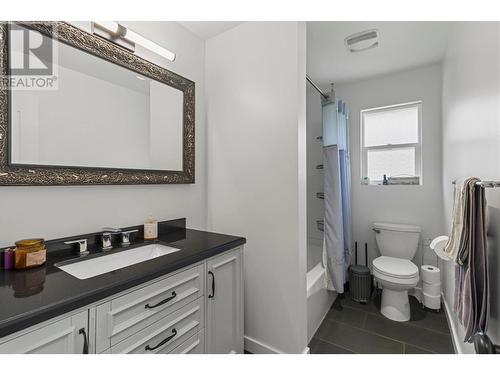 2114 Fleming Place, Kamloops, BC - Indoor Photo Showing Bathroom