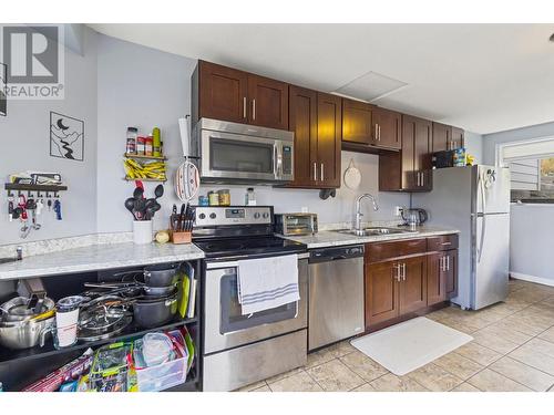 2114 Fleming Place, Kamloops, BC - Indoor Photo Showing Kitchen With Stainless Steel Kitchen With Double Sink