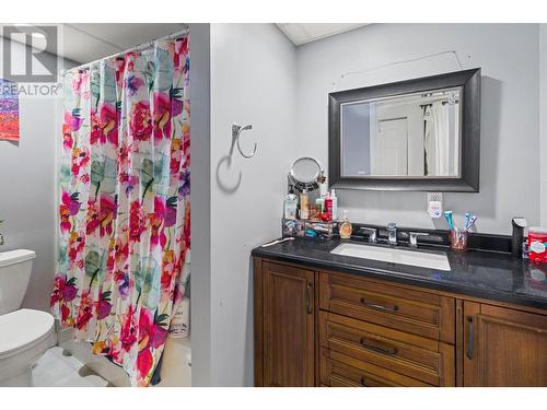 2114 Fleming Place, Kamloops, BC - Indoor Photo Showing Bathroom