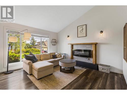 2114 Fleming Place, Kamloops, BC - Indoor Photo Showing Living Room With Fireplace