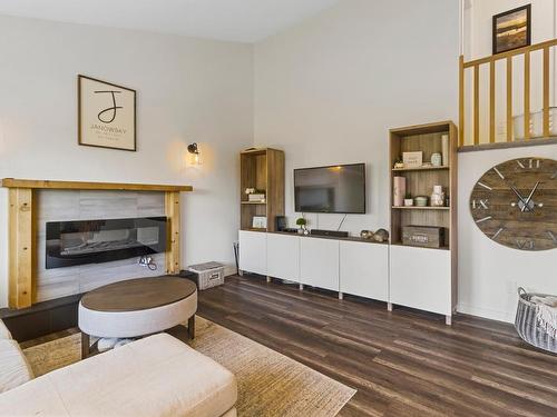 2114 Fleming Place, Kamloops, BC - Indoor Photo Showing Living Room With Fireplace