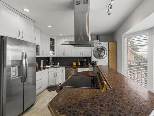 2114 Fleming Place, Kamloops, BC - Indoor Photo Showing Kitchen With Stainless Steel Kitchen