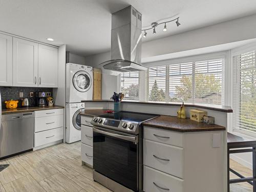 2114 Fleming Place, Kamloops, BC - Indoor Photo Showing Kitchen