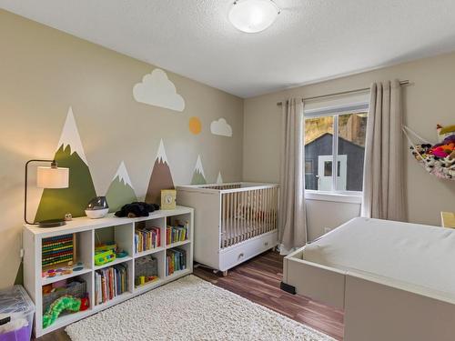 2114 Fleming Place, Kamloops, BC - Indoor Photo Showing Bedroom