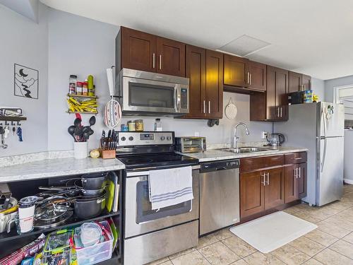 2114 Fleming Place, Kamloops, BC - Indoor Photo Showing Kitchen With Stainless Steel Kitchen With Double Sink