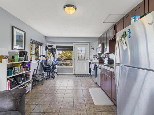 2114 Fleming Place, Kamloops, BC - Indoor Photo Showing Kitchen