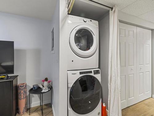 2114 Fleming Place, Kamloops, BC - Indoor Photo Showing Laundry Room