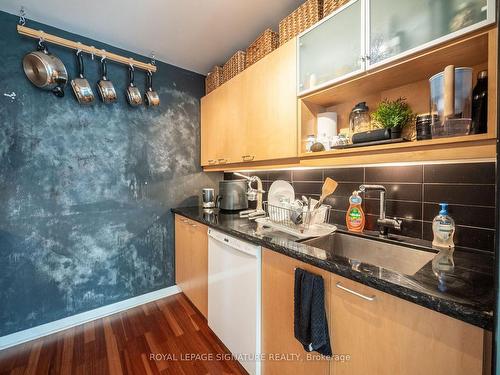 1026-333 Adelaide St E, Toronto, ON - Indoor Photo Showing Kitchen