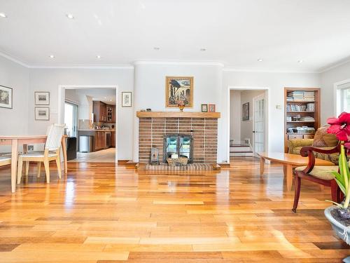 Salon - 12220 Ch. De Somerset, Montréal (Ahuntsic-Cartierville), QC - Indoor Photo Showing Living Room With Fireplace