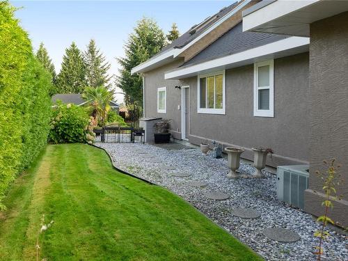 878 Fairways Dr, Qualicum Beach, BC 