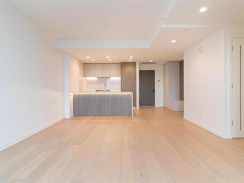 704-2000 Hannington Rd, Langford, BC - Indoor Photo Showing Kitchen