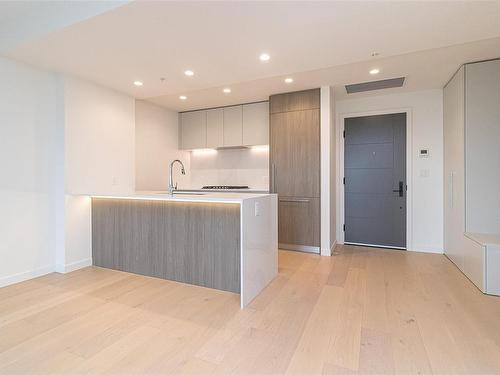 704-2000 Hannington Rd, Langford, BC - Indoor Photo Showing Kitchen