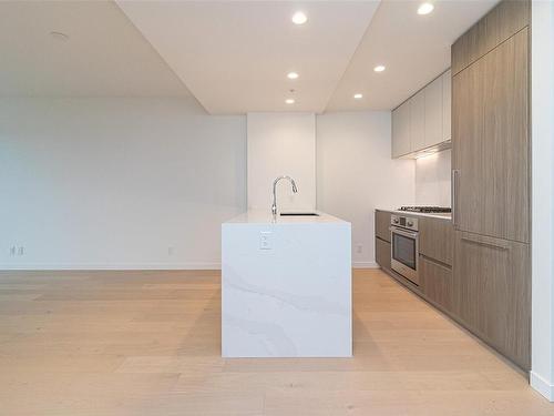 704-2000 Hannington Rd, Langford, BC - Indoor Photo Showing Kitchen