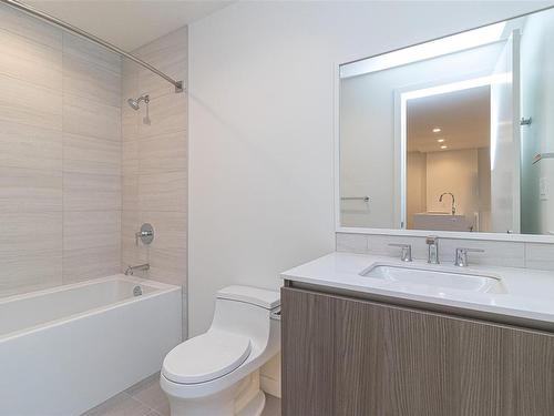 704-2000 Hannington Rd, Langford, BC - Indoor Photo Showing Bathroom