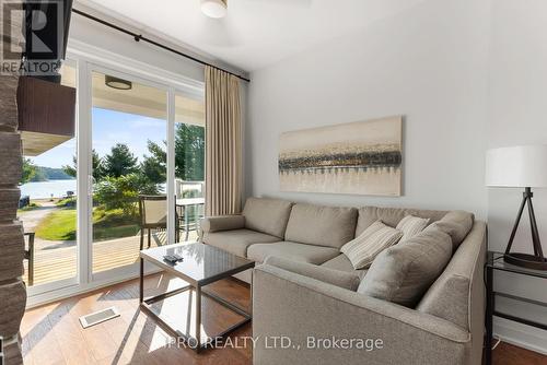 16 - 1869 Highway 118 West, Bracebridge, ON - Indoor Photo Showing Living Room