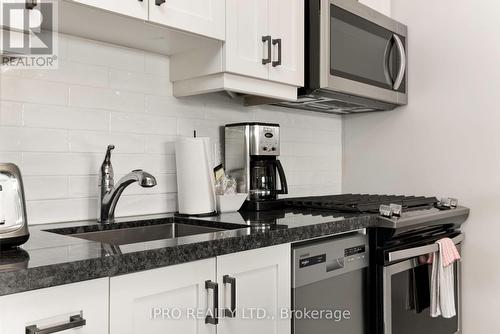 16 - 1869 Highway 118 West, Bracebridge, ON - Indoor Photo Showing Kitchen