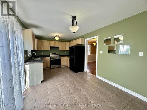 4 Bentley Crescent, Barrie, ON - Indoor Photo Showing Kitchen