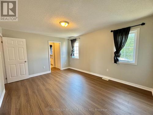 4 Bentley Crescent, Barrie, ON - Indoor Photo Showing Other Room