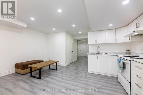 9 Pendulum Circle, Brampton, ON - Indoor Photo Showing Kitchen