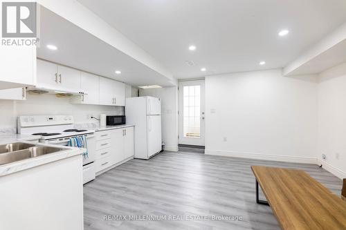 9 Pendulum Circle, Brampton, ON - Indoor Photo Showing Kitchen With Double Sink