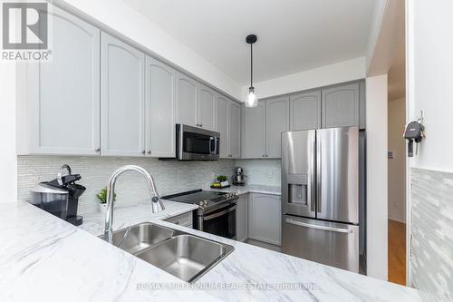 9 Pendulum Circle, Brampton, ON - Indoor Photo Showing Kitchen With Stainless Steel Kitchen With Double Sink With Upgraded Kitchen