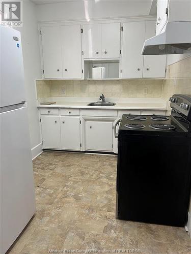 2233 Howard Ave., Windsor, ON - Indoor Photo Showing Kitchen