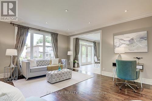 286 Hollywood Avenue, Toronto, ON - Indoor Photo Showing Living Room