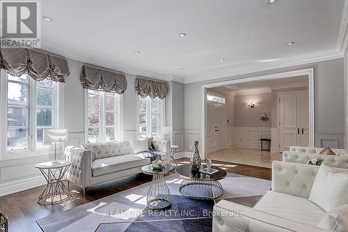 286 Hollywood Avenue, Toronto, ON - Indoor Photo Showing Living Room