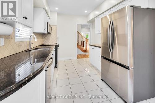 6207 Mccracken Drive, Mississauga, ON - Indoor Photo Showing Kitchen