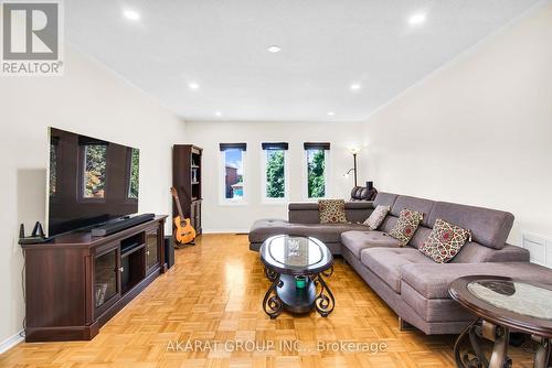 6207 Mccracken Drive, Mississauga, ON - Indoor Photo Showing Living Room