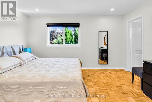 6207 Mccracken Drive, Mississauga, ON - Indoor Photo Showing Bedroom