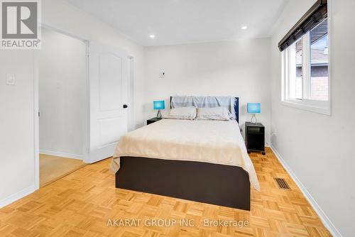 6207 Mccracken Drive, Mississauga, ON - Indoor Photo Showing Bedroom