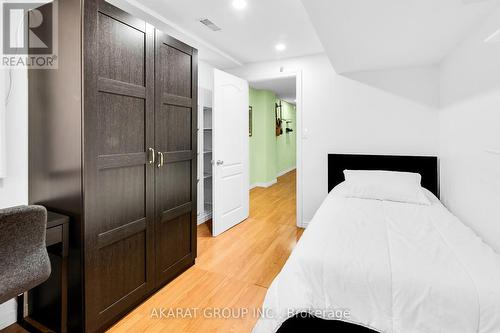 6207 Mccracken Drive, Mississauga, ON - Indoor Photo Showing Bedroom