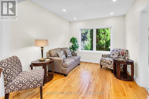 6207 Mccracken Drive, Mississauga, ON - Indoor Photo Showing Living Room