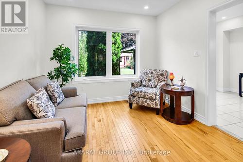 6207 Mccracken Drive, Mississauga, ON - Indoor Photo Showing Living Room