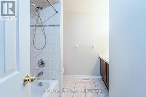 5195 Angel Stone Drive, Mississauga, ON - Indoor Photo Showing Bathroom