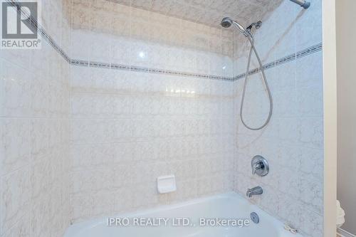 5195 Angel Stone Drive, Mississauga, ON - Indoor Photo Showing Bathroom