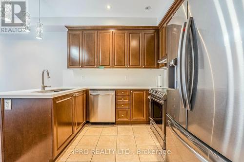 5195 Angel Stone Drive, Mississauga, ON - Indoor Photo Showing Kitchen