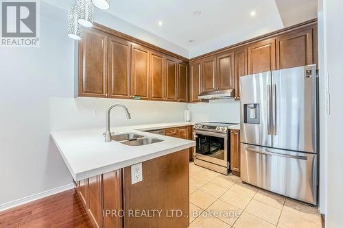 5195 Angel Stone Drive, Mississauga, ON - Indoor Photo Showing Kitchen With Double Sink