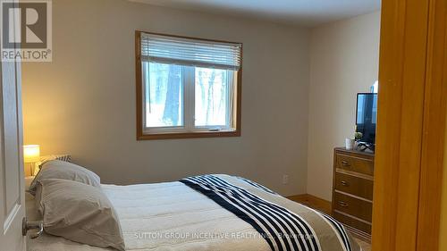 34 Hunts Road, Huntsville, ON - Indoor Photo Showing Bedroom