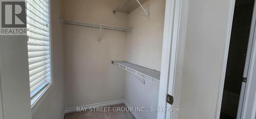 246 Degraaf Crescent, Aurora, ON - Indoor With Storage