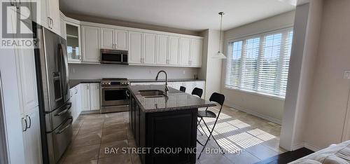 246 Degraaf Crescent, Aurora, ON - Indoor Photo Showing Kitchen