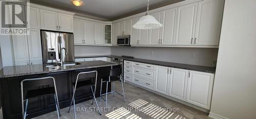 246 Degraaf Crescent, Aurora, ON - Indoor Photo Showing Kitchen