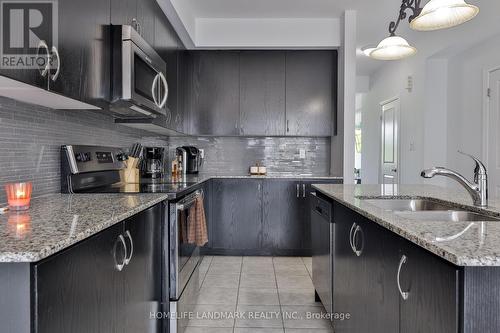 153 Rustle Woods Avenue, Markham, ON - Indoor Photo Showing Kitchen With Double Sink With Upgraded Kitchen