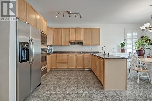 2452 North Ridge Trail, Oakville, ON - Indoor Photo Showing Kitchen