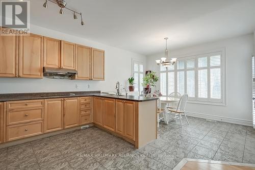 2452 North Ridge Trail, Oakville, ON - Indoor Photo Showing Kitchen