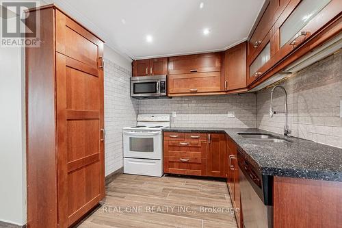 30 Herkley Drive, Brampton, ON - Indoor Photo Showing Kitchen